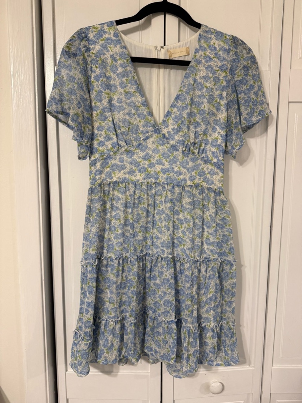 Altar’d State Blue Floral V-Neck Tiered Women's Dress